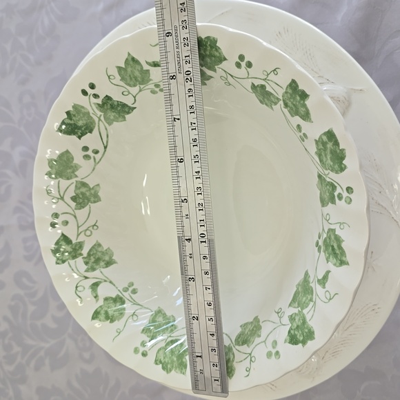 Vintage Churchill Staffordshire England Serving Bowl Verdigris Ivy Scalloped - Picture 11 of 12